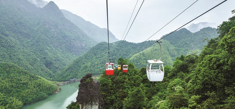 Experience the Zhangjiajie Peaks in FlyOver's Flight of the Dragon